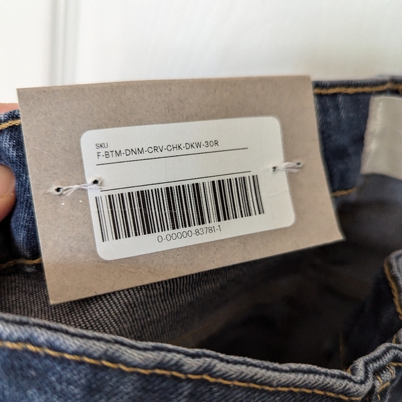 Everlane The Original Curvy Cheeky Jean - Picture 9 of 11